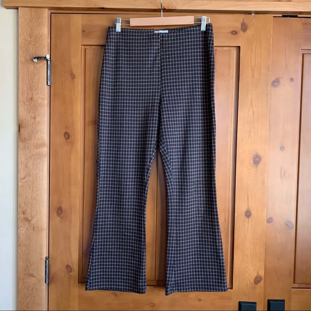 UO Naomi Knit Flare Pant in brown checkered size L